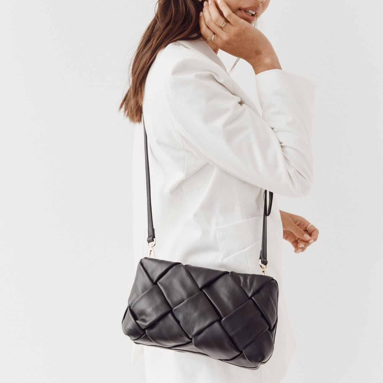 Gabrielle Black Woven Leather Bag – VESTIRSI