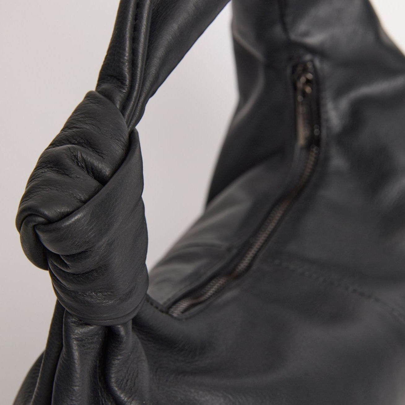 VESTIRSI Italian smooth leather Allegra knot crescent bag